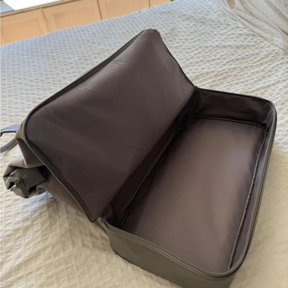 BRAND NEW WITH TAGS Beis Weekender Bag - Picture 6 of 7